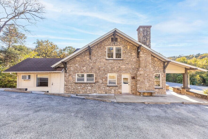More Photos Of 1405 S Business Highway 65, Hollister Office Residential For Sale