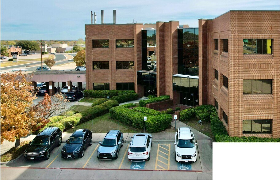 More Photos Of 1711 E Central Texas Expy, Killeen Office For Lease