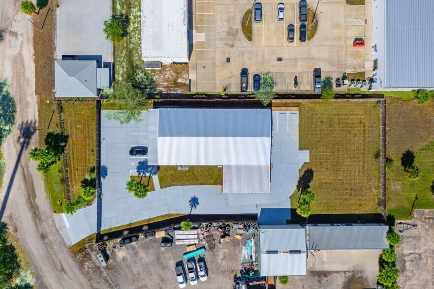 More Photos Of 1301 Morningside Dr, Melbourne Warehouse For Sale