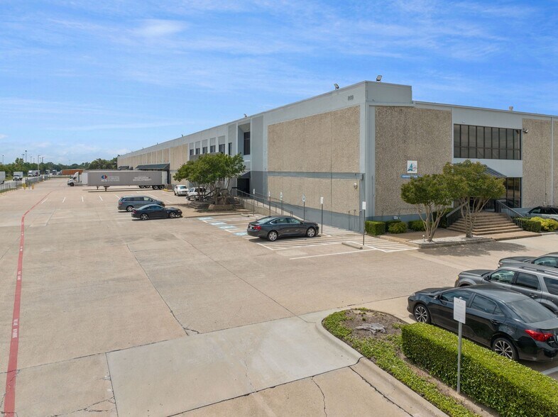 More Photos Of 807-809 110th St, Arlington Distribution For Lease