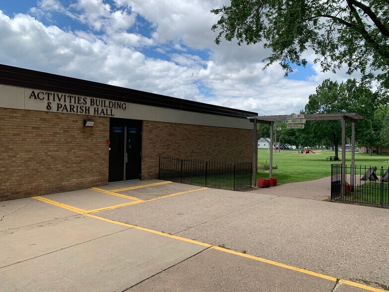 More Photos Of 920 Holley Ave, Saint Paul Park Schools For Lease