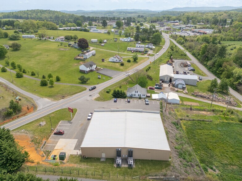 More Photos Of 555 Fort Chiswell Rd, Fort Chiswell Freestanding For Sale