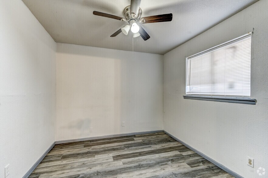More Photos Of 1001-1007 Spooner St, Pasadena Apartments For Sale