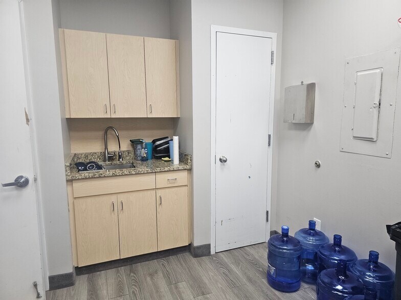 More Photos Of 375 Deer Park Ave, Babylon Medical For Lease