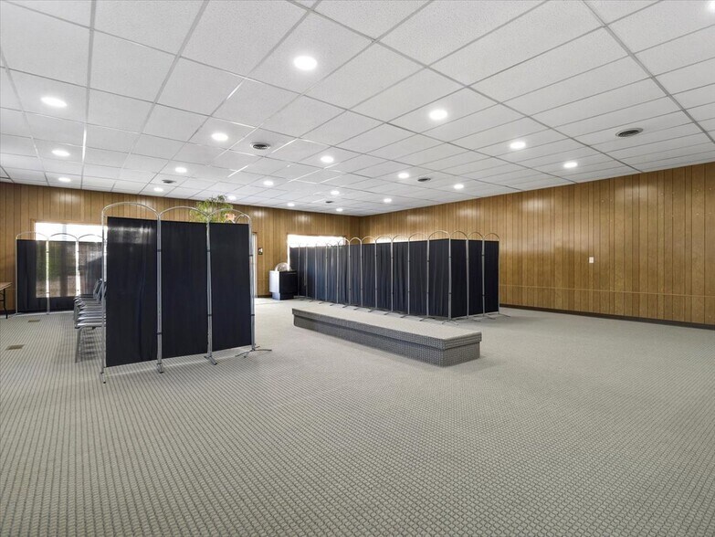 More Photos Of 128 W 3rd St, Waynesboro Freestanding For Sale