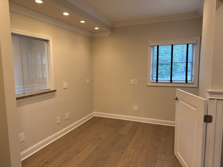 More Photos Of 215 Monmouth Rd, Oakhurst Office For Lease