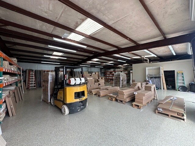 More Photos Of 27823 Highway Blvd, Katy Light Distribution For Lease