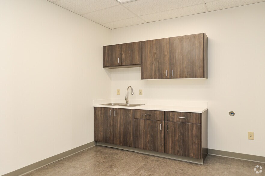 More Photos Of 7500 E Independence Blvd, Charlotte Unknown For Lease