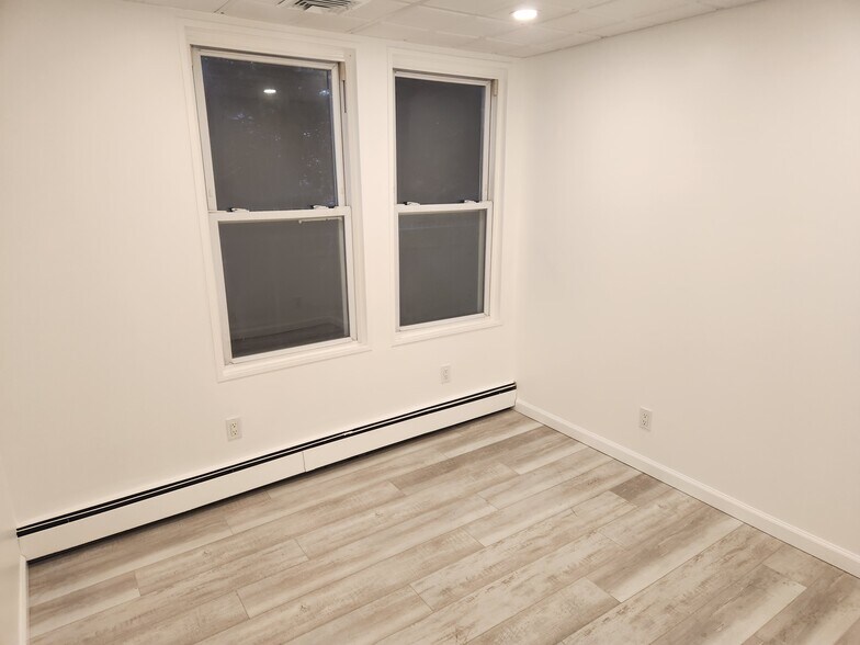More Photos Of 33 E Main St, East Islip Office For Sale
