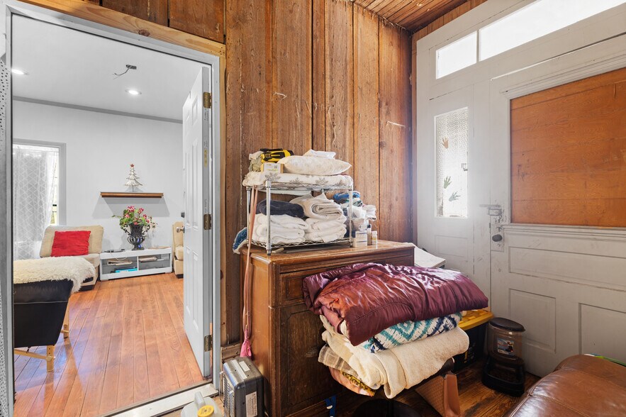 More Photos Of 304 W Wheat St, Woodville Specialty For Sale
