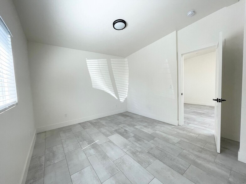 More Photos Of 921-937 Regal Rd, Encinitas Apartments For Sale