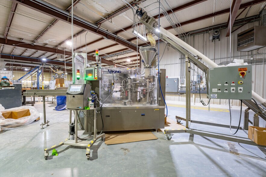 More Photos Of 225 Lawton Ave, Hereford Manufacturing For Sale