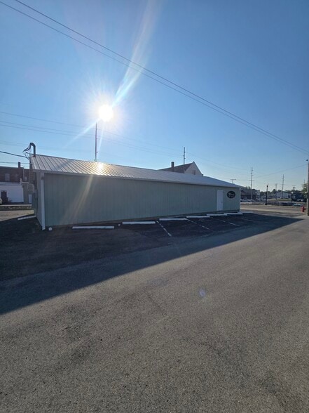 More Photos Of 1444 S A St, Elwood Freestanding For Sale