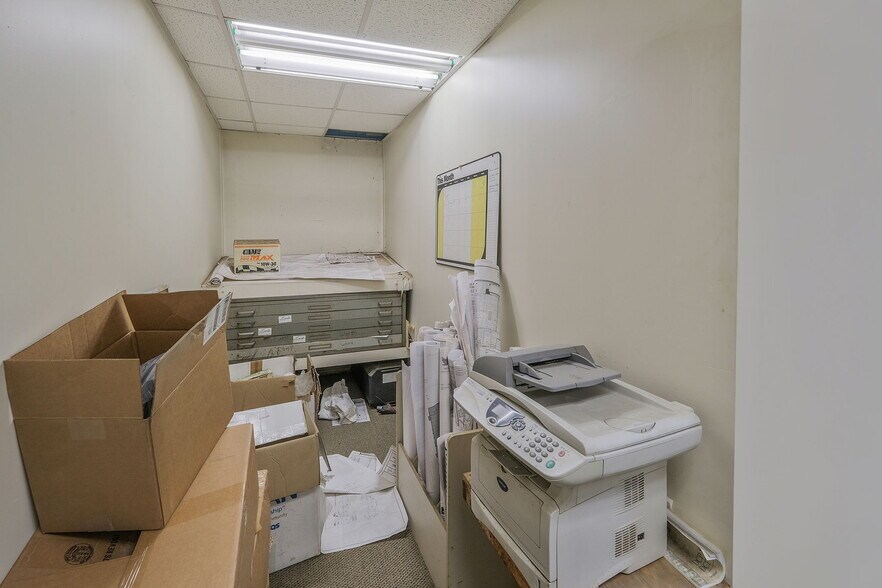 More Photos Of 340 Marconi Blvd, Copiague Warehouse For Sale