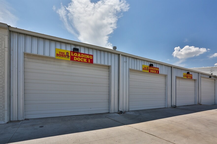More Photos Of 10850 Harry Hines Blvd, Dallas Warehouse For Lease