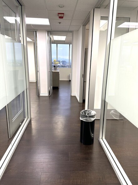 More Photos Of 2080 Century Park E, Los Angeles Medical For Lease