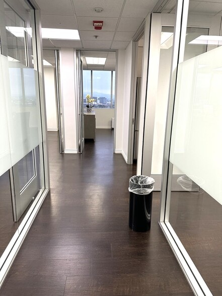 More Photos Of 2080 Century Park E, Los Angeles Medical For Lease