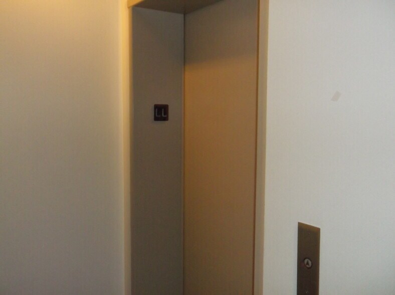 More Photos Of 130 W Larrabee St, Omro Office For Sale