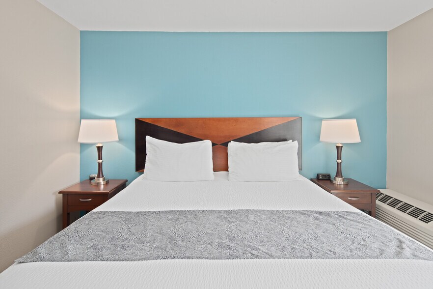 More Photos Of 2301 3rd Ave, Seattle Hotel For Sale