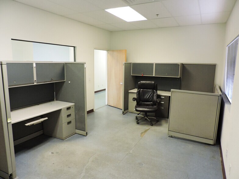 More Photos Of 500 S Willard St, Cottonwood Distribution For Lease