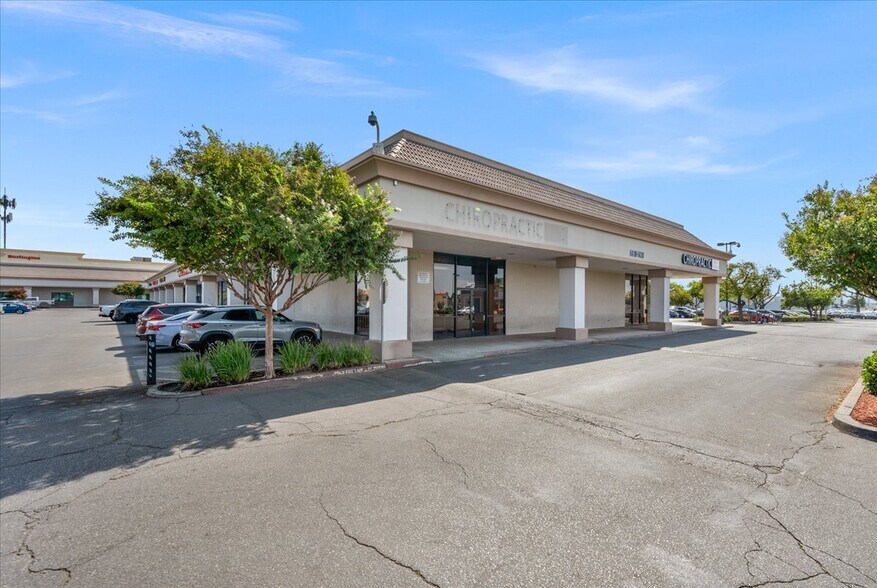 More Photos Of 5646 N Blackstone Ave, Fresno Unknown For Lease