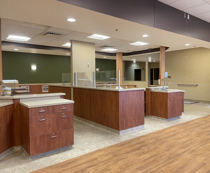 More Photos Of 624 Voris Jost Dr, Waterloo Medical For Lease