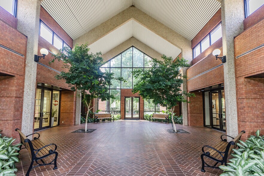 More Photos Of 6925 Portwest Dr, Houston Office For Lease
