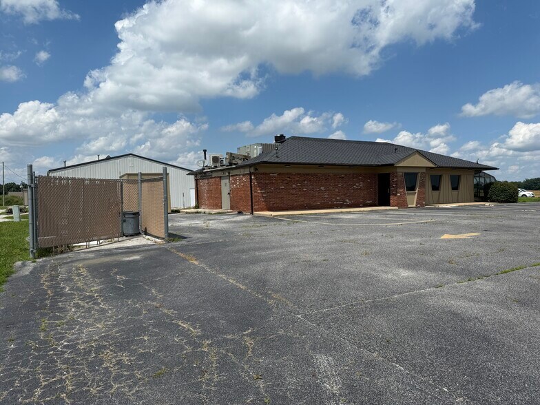 More Photos Of 1801 N Market St, Sparta Restaurant For Lease