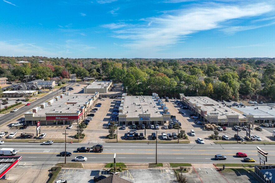 More Photos Of 3400-3502 S Broadway, Tyler Unknown For Lease