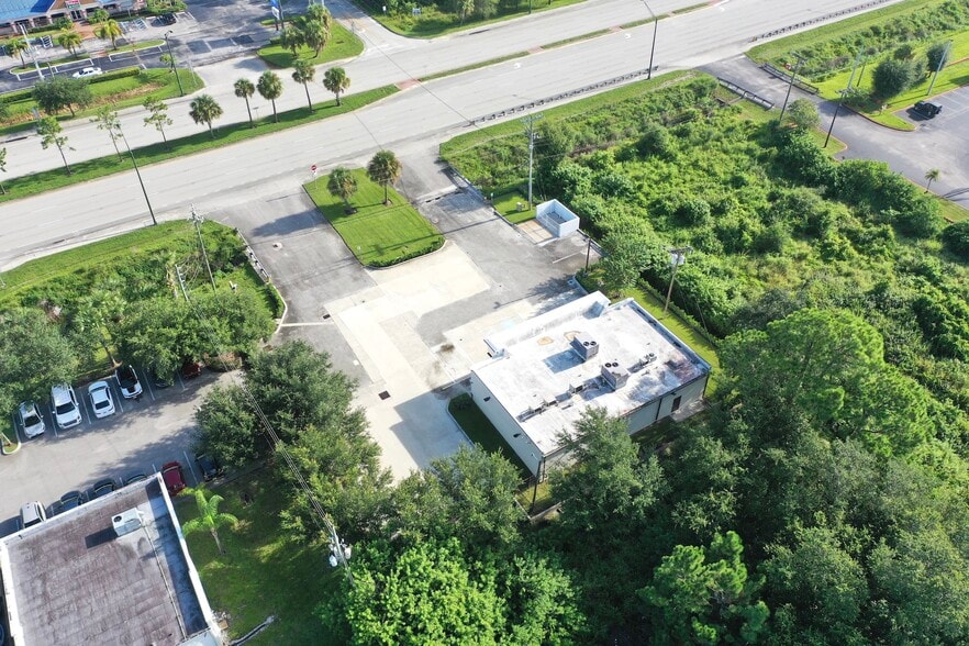 More Photos Of 8801 20th St, Vero Beach Convenience Store For Sale