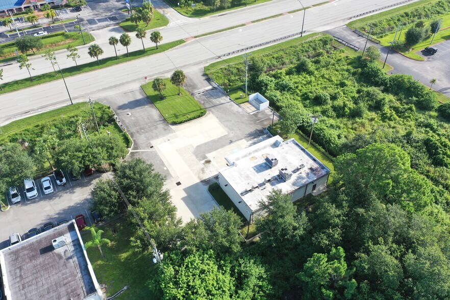 More Photos Of 8801 20th St, Vero Beach Convenience Store For Lease