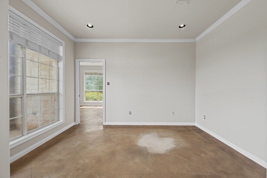 More Photos Of 19019 TX-71, Spicewood Office Residential For Lease