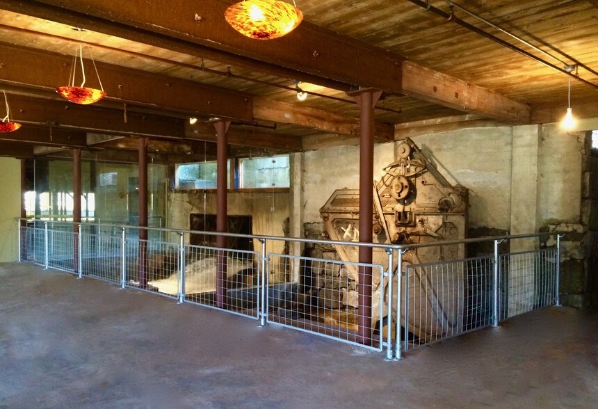 More Photos Of 146 Mendon St, Uxbridge Loft Creative Space For Sale