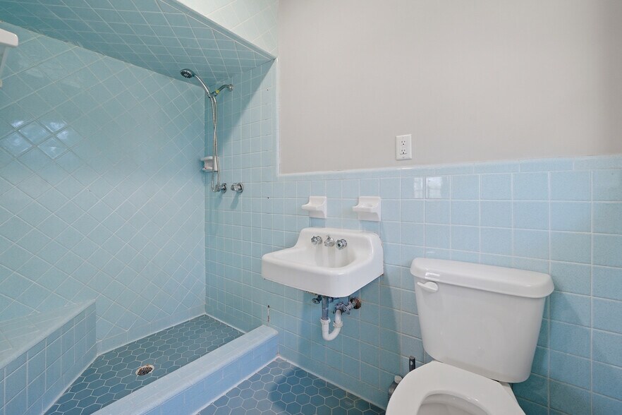 More Photos Of 2239 Scenic Dr, Snellville Office For Sale