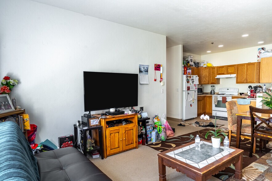 More Photos Of 625 Red Table Dr, Gypsum Apartments For Sale