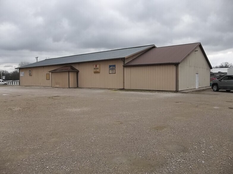 More Photos Of 3801 S Santa Fe Ave, Chanute Bar For Sale