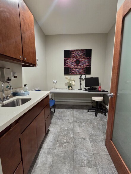 More Photos Of 4219-4221 S Alameda St, Los Angeles Office For Lease