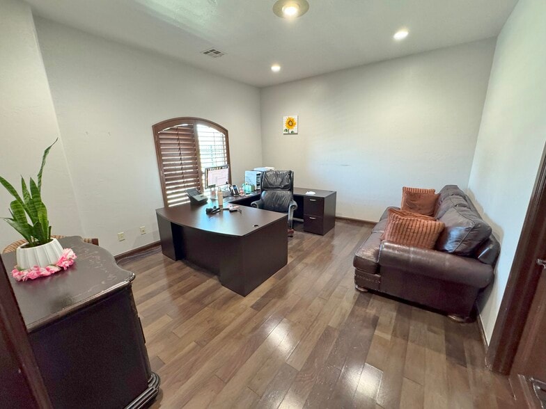 More Photos Of 9600 S May Ave, Oklahoma City Office Residential For Sale