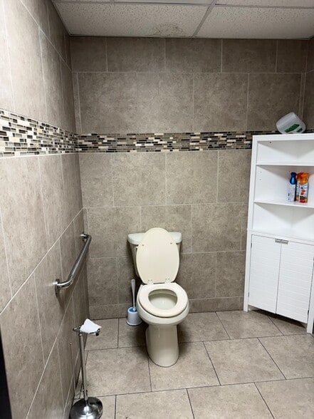 More Photos Of 7682 E 46th Pl, Tulsa Auto Dealership For Lease