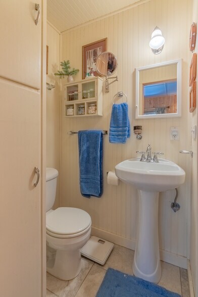 More Photos Of 717 Lake Ave, Grand Lake Specialty For Sale