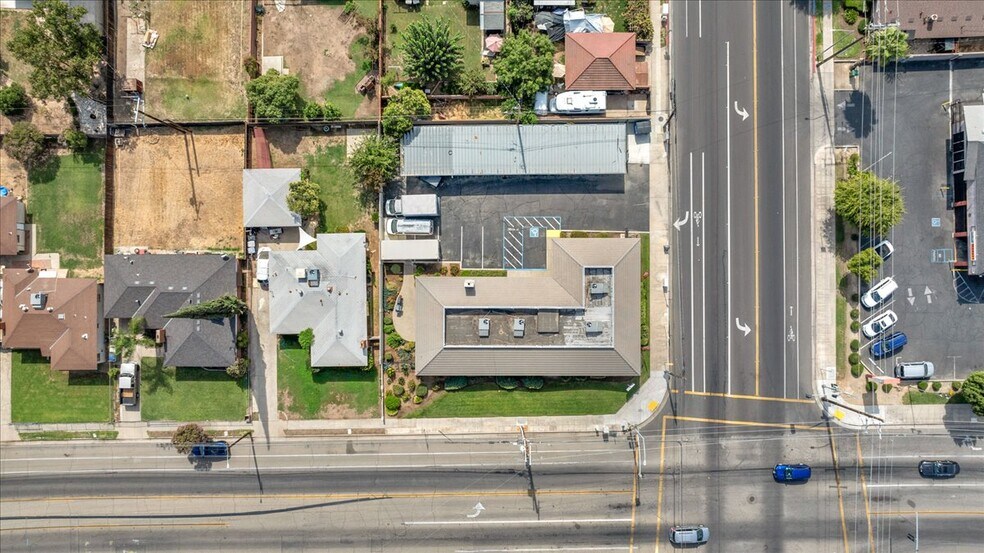 More Photos Of 445 W Dakota Ave, Fresno Office Residential For Sale