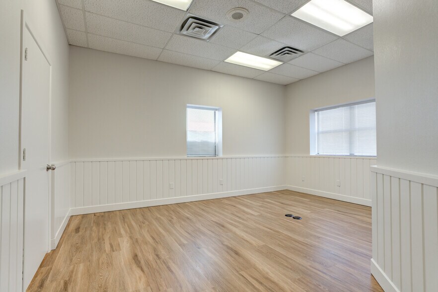 More Photos Of 510 Valencia Ave, Lubbock Warehouse For Sale