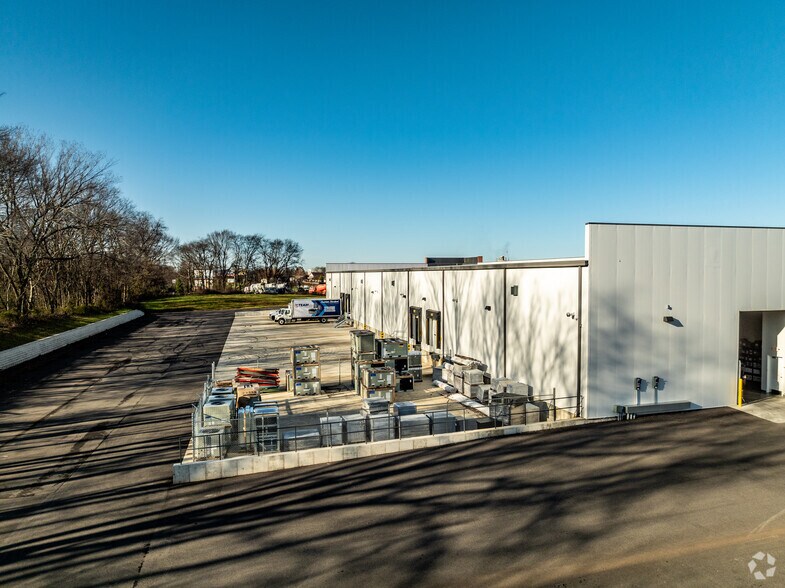 More Photos Of 111 Kapsia Way, Clarksville Warehouse For Sale