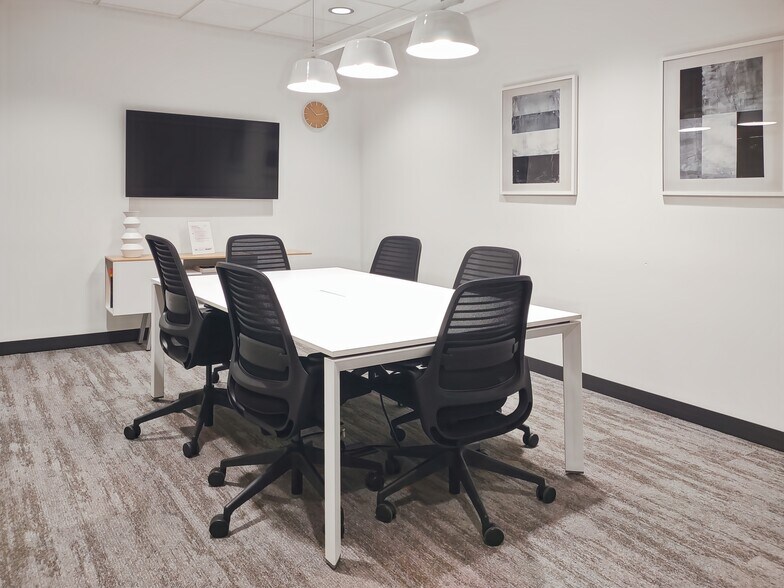 More Photos Of 2301 Sun Valley Dr, Delafield Coworking Space