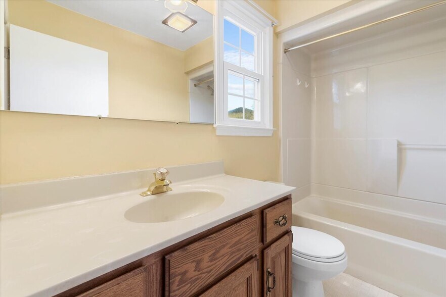 More Photos Of 1356 Coopers Cove Rd, Hardy Specialty For Sale