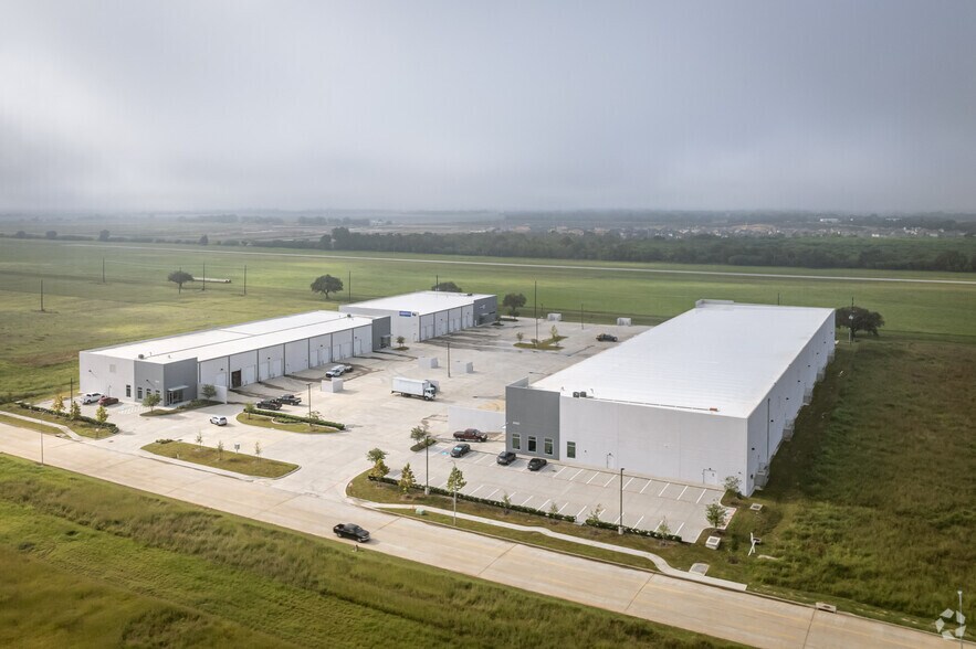 More Photos Of 5002 Business Park Dr, Rosenberg Unknown For Lease