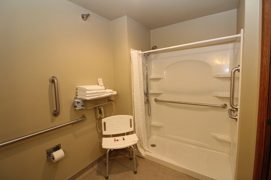 More Photos Of 201 14th St W, Hardin Hotel For Sale