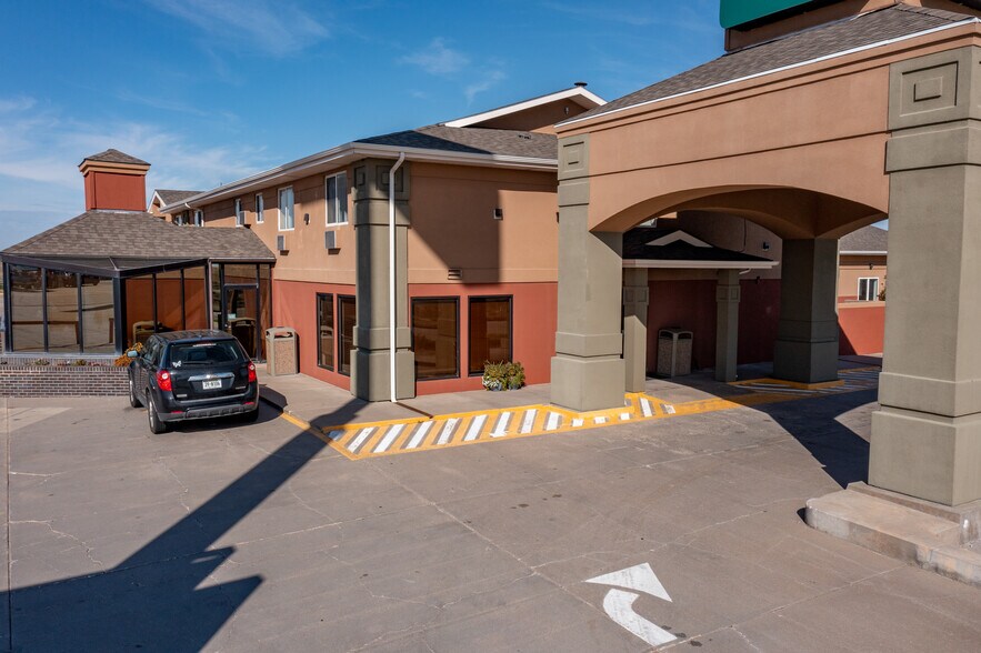 More Photos Of 730 E Jennifer Ln, Sidney Hotel For Sale