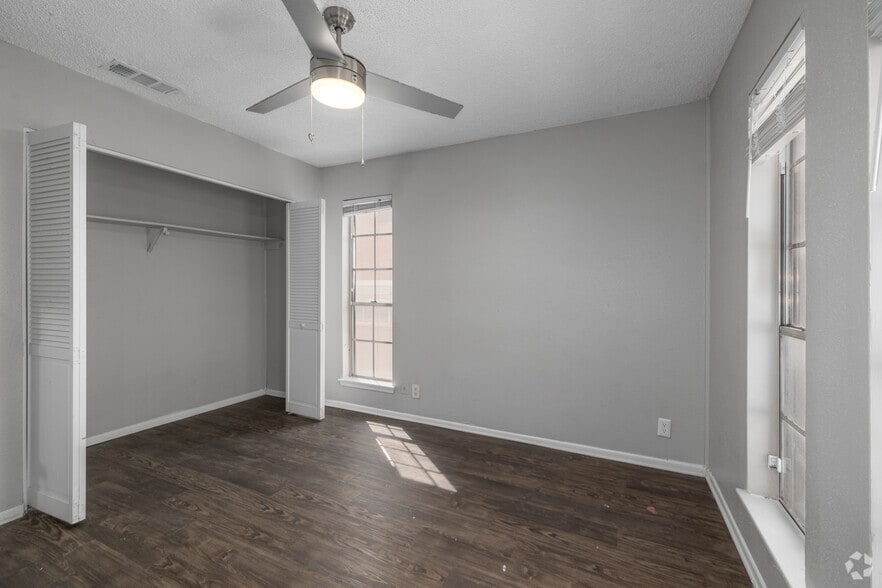 More Photos Of 13050 Park Xing, San Antonio Apartments For Sale
