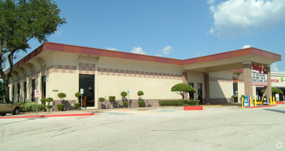 More Photos Of 5240-5392 W 34th St, Houston General Retail For Lease